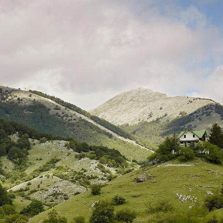 Hotel Valle Del Lupo Пескасероли Екстериор снимка